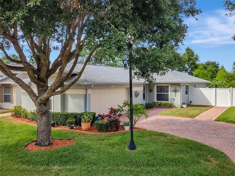 Photo 4 of 42 - 3420 Grenville Dr, Winter Haven, FL 33884