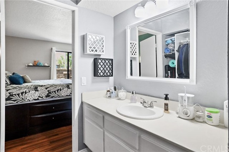 Photo 26 of 39 - 25631 Mont Pointe #7D, Lake Forest, CA 92630