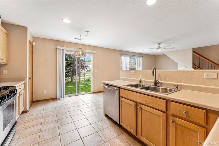 Photo 11 of 33 - 7962 S Kalispell Way, Englewood, CO 80112