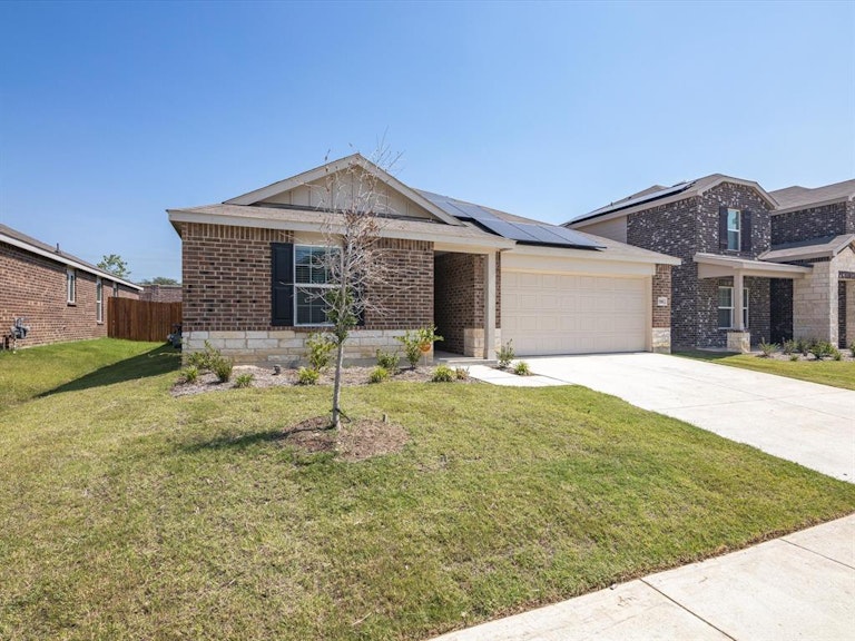 Photo 3 of 27 - 916 Shire Ave, Haslet, TX 76052
