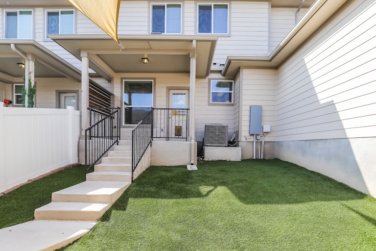 Photo 5 of 25 - 317 Crater Lake Dr, Pflugerville, TX 78660