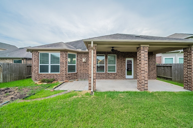 Photo 7 of 35 - 18226 Russett Green Dr, Tomball, TX 77377