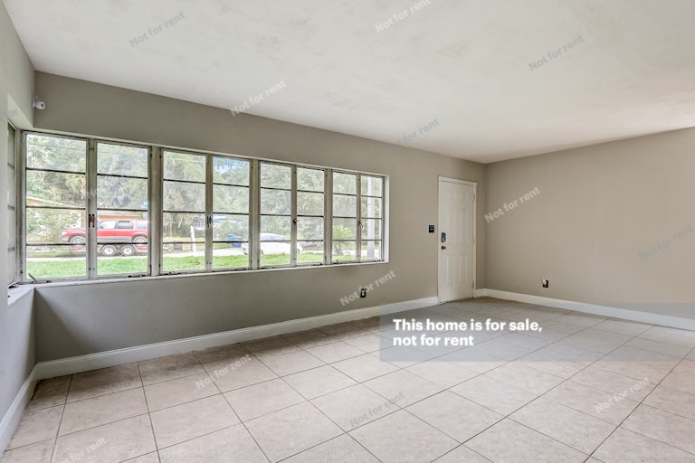 Photo 8 of 32 - 6438 Swallow Cove Rd, Jacksonville, FL 32211