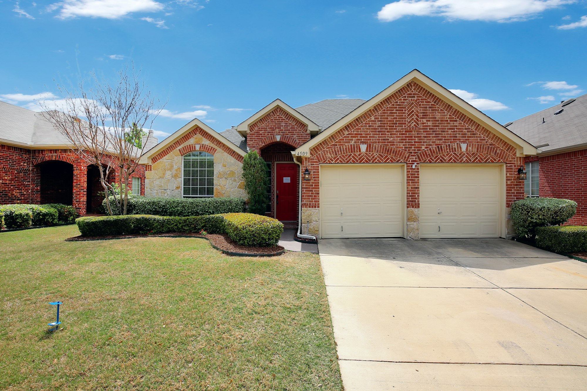 Photo 1 of 29 - 4509 Marguerite Ln, Fort Worth, TX 76123