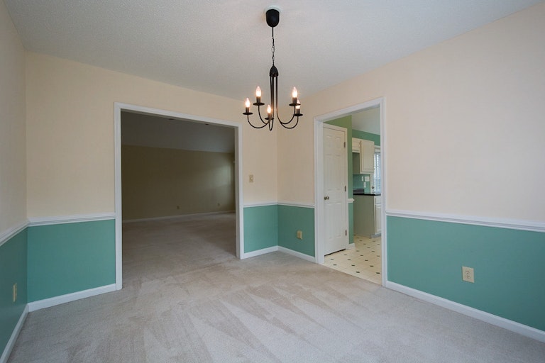 Photo 11 of 30 - 8604 Carolingian Ct, Raleigh, NC 27615