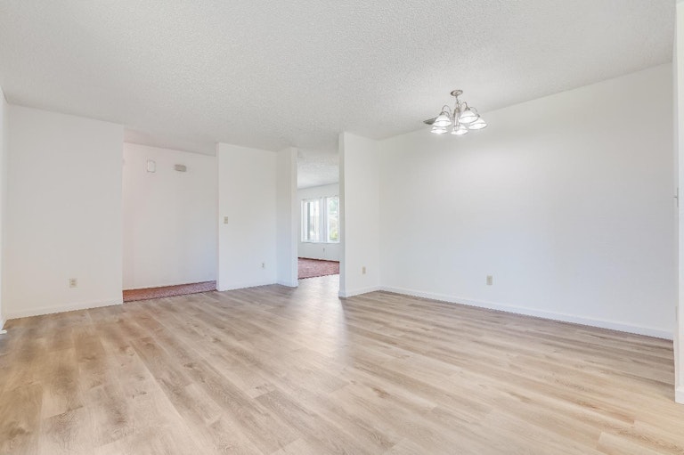 Photo 12 of 36 - 4636 Baywind Dr, Sacramento, CA 95838