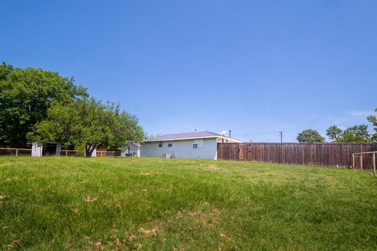 Photo 23 of 28 - 7301 Fishtrap Rd, Crossroads, TX 76227
