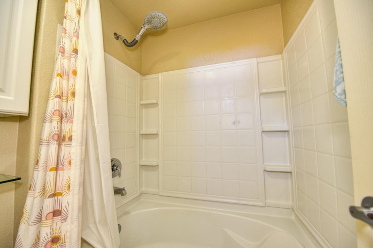 Photo 16 of 40 - 1000 Moon Cir #1026, Folsom, CA 95630