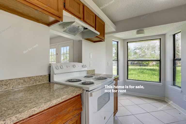 Photo 23 of 31 - 1937 Apopka Dr, Middleburg, FL 32068