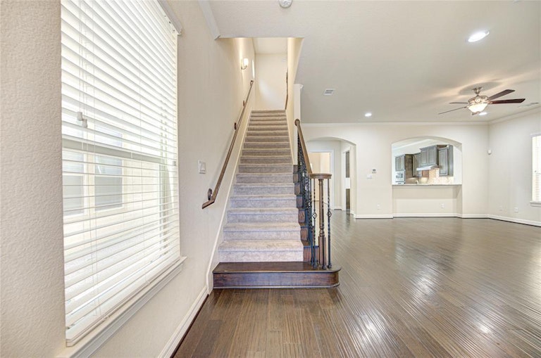 Photo 17 of 34 - 2811 Shadow Woods Ct, Houston, TX 77043