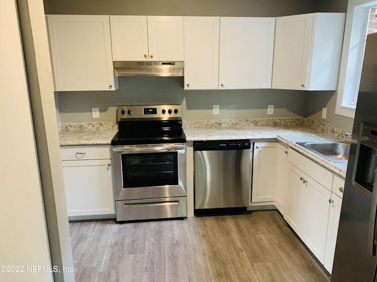 Photo 5 of 19 - 1354 Labelle St, Jacksonville, FL 32205