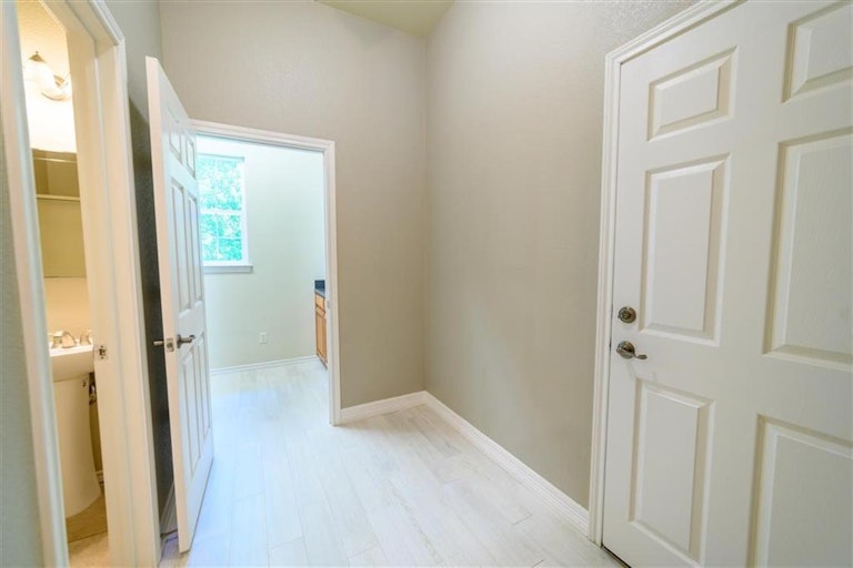 Photo 22 of 40 - 575 Chandler Dr, Aledo, TX 76008