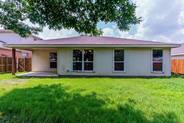 Photo 7 of 21 - 2404 Glenhaven Dr, McKinney, TX 75071