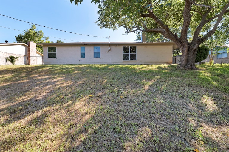 Photo 28 of 29 - 5300 Wolens Way, Fort Worth, TX 76133