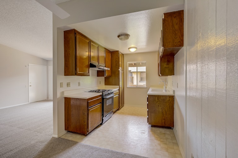 Photo 4 of 16 - 25789 Marguerite Pkwy #203, Mission Viejo, CA 92692
