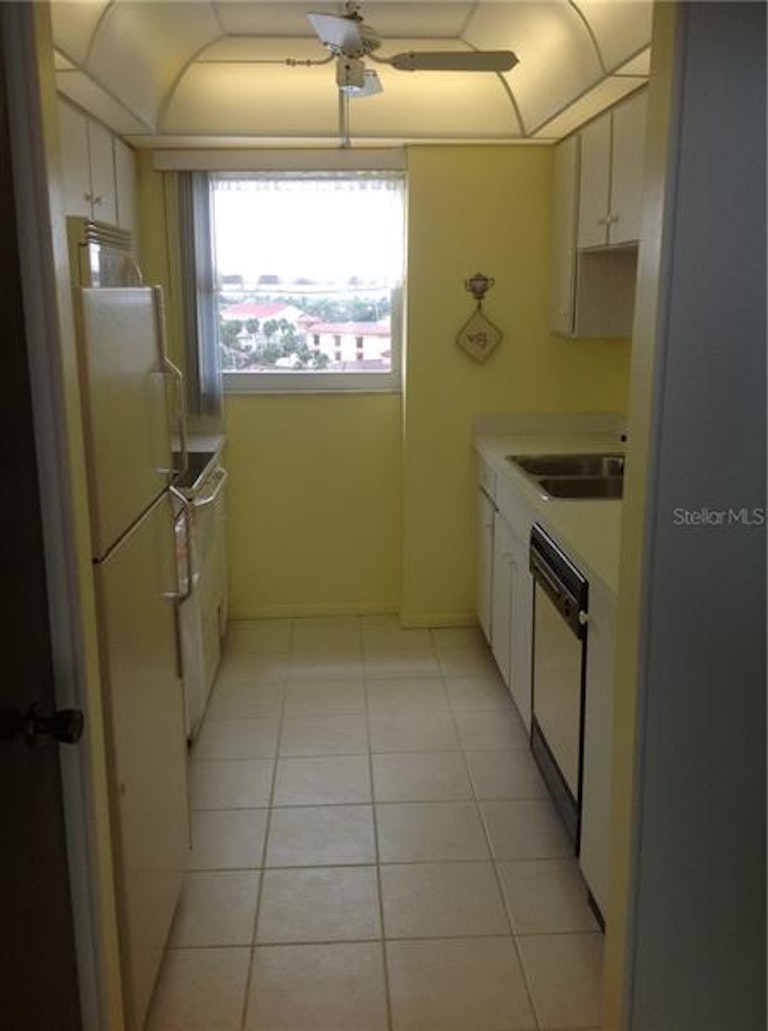 Photo 4 of 10 - 232 Saint Augustine Ave #907, Venice, FL 34285