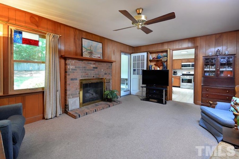 Photo 12 of 30 - 5101 Peppercorn St, Durham, NC 27704