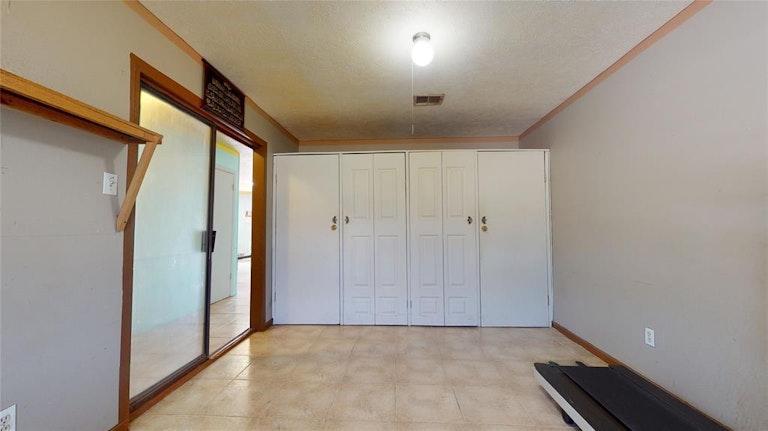 Photo 12 of 48 - 10811 Sagevale Ln, Houston, TX 77089