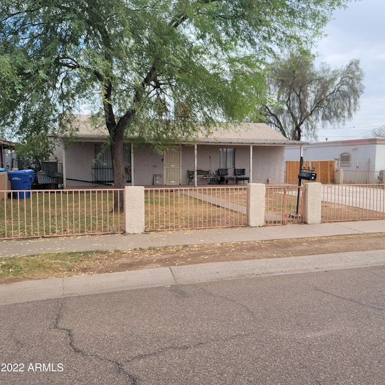 Photo 1 of 8 - 212 E Southgate Ave, Phoenix, AZ 85040