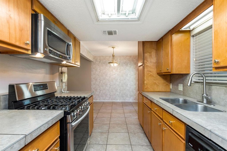 Photo 8 of 25 - 335 William Morton Dr, Richmond, TX 77406