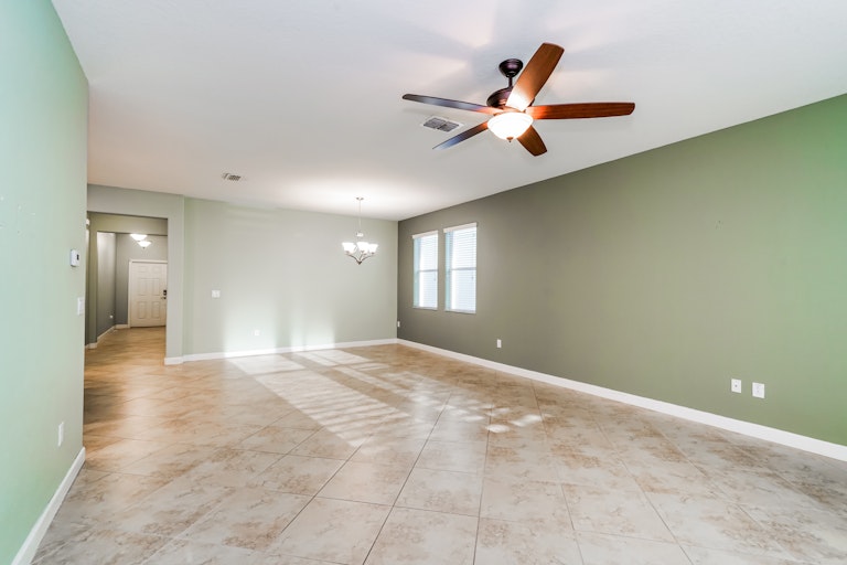 Photo 11 of 42 - 19303 Prairie Tree Pl, Tampa, FL 33647