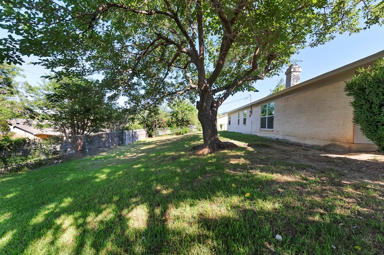 Photo 27 of 29 - 5300 Wolens Way, Fort Worth, TX 76133