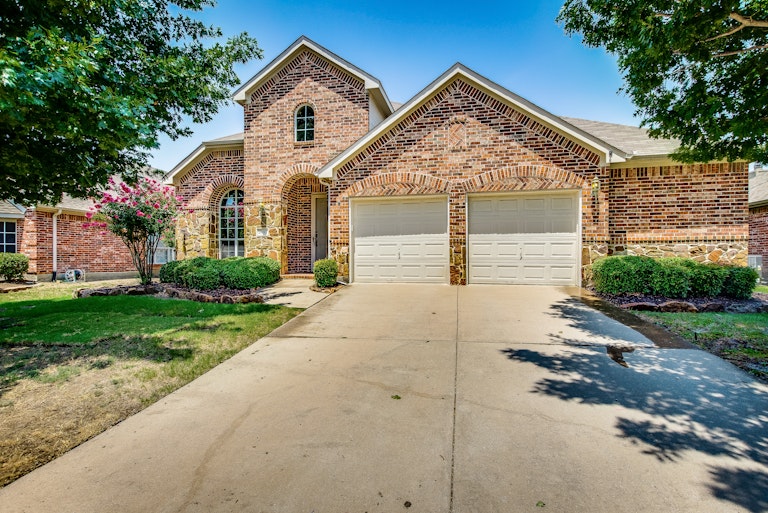 Photo 3 of 31 - 2441 Deerwood Dr, Little Elm, TX 75068