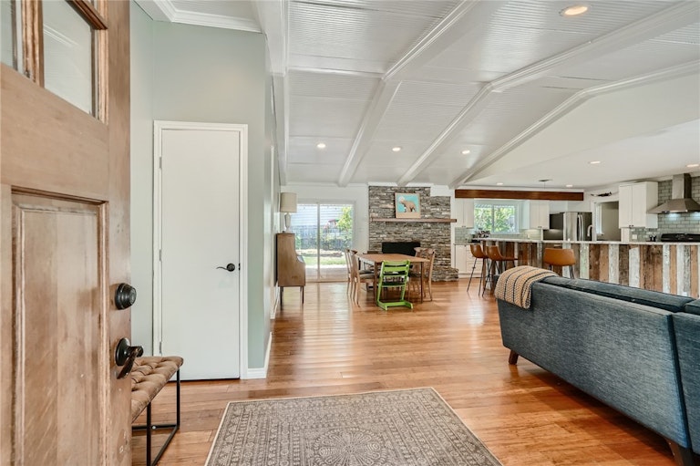 Photo 4 of 29 - 5810 N Hampton Dr, Austin, TX 78723