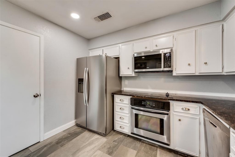 Photo 10 of 22 - 100 Chestnut St, Aledo, TX 76008