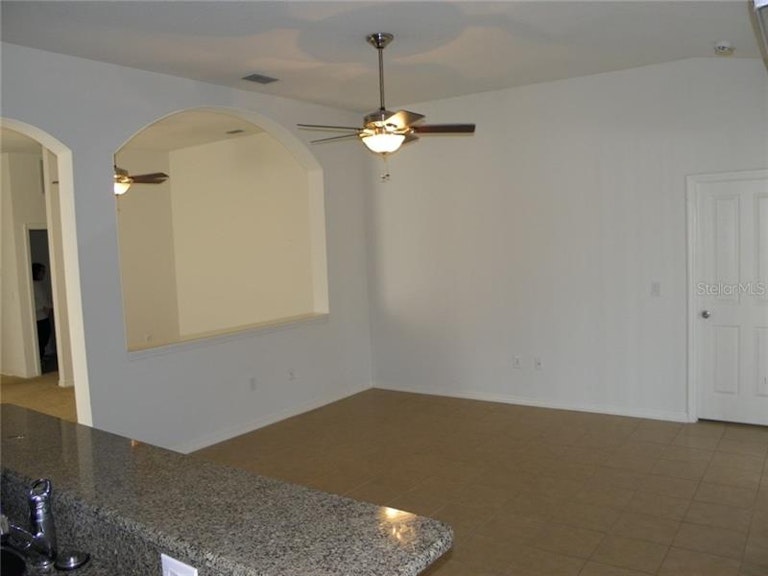 Photo 5 of 25 - 10816 Standing Stone Dr, Wimauma, FL 33598