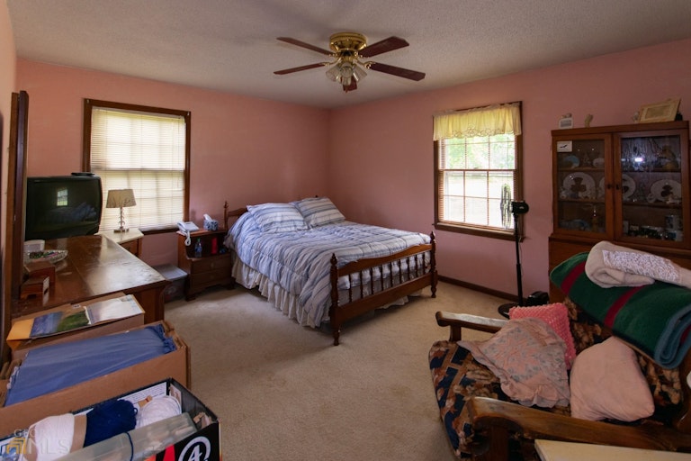 Photo 15 of 37 - 173 Kite Lake Rd, Fayetteville, GA 30214