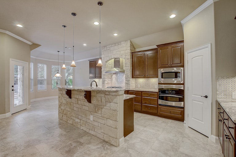 Photo 21 of 32 - 4620 Monterosa Ln, Round Rock, TX 78665