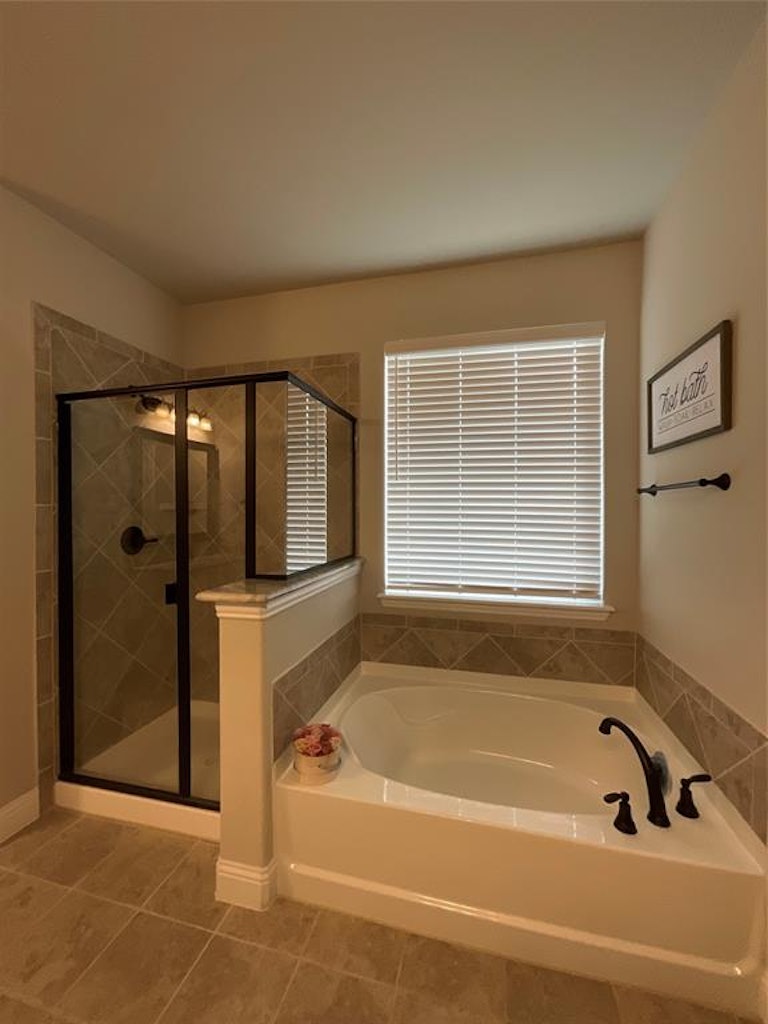 Photo 10 of 22 - 6133 Painswick Dr, Aubrey, TX 76227