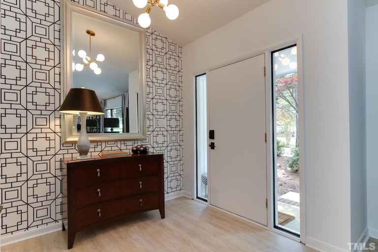 Photo 3 of 29 - 3016 Sylvania Dr, Raleigh, NC 27607
