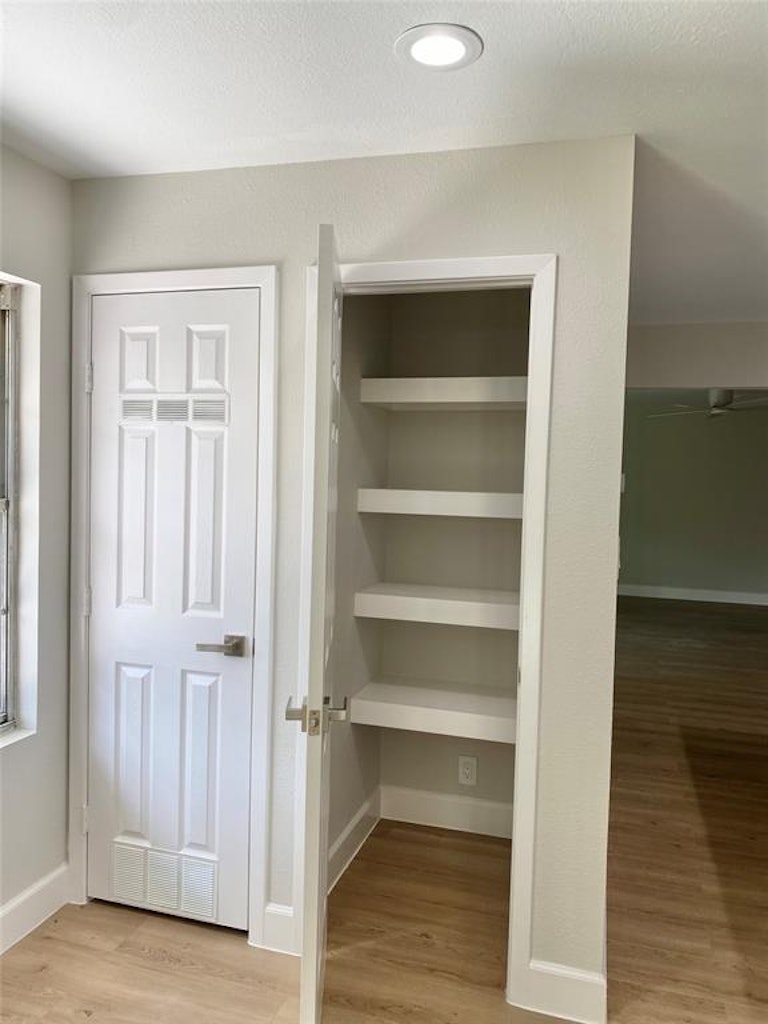 Photo 23 of 25 - 4927 Hialeah Dr, Houston, TX 77092