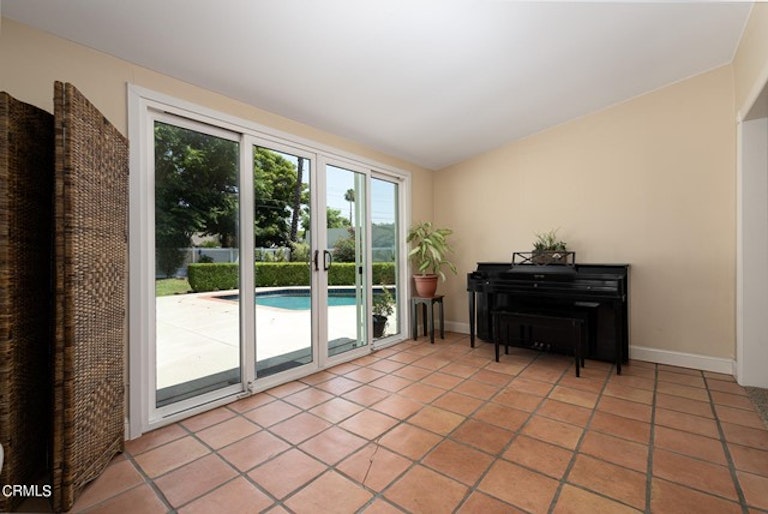 Photo 17 of 36 - 18681 Spaulding Ave, Santa Ana, CA 92705