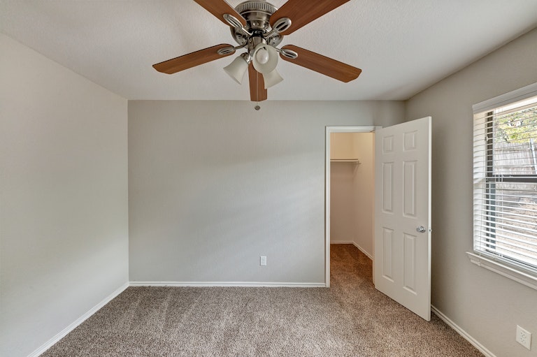 Photo 14 of 20 - 7374 Beckwood Dr, Fort Worth, TX 76112