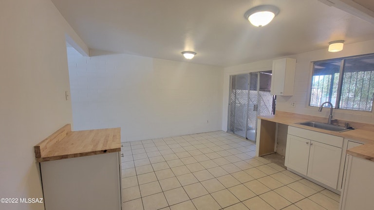 Photo 7 of 20 - 1463 W Roger Rd, Tucson, AZ 85705