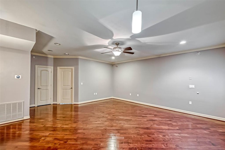 Photo 9 of 21 - 3501 Chenevert St #17, Houston, TX 77004