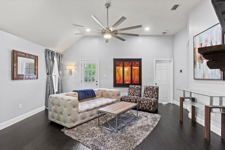 Photo 17 of 33 - 4368 Sierra Dr, Grand Prairie, TX 75052