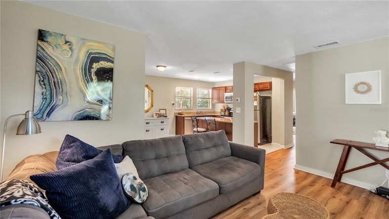 Photo 5 of 22 - 1030 E Walnut St, Lakeland, FL 33801