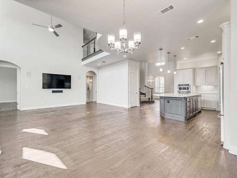 Photo 17 of 39 - 11121 Smoky Oak Ct, Argyle, TX 76226
