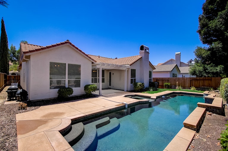 Photo 7 of 28 - 9405 Moondancer Cir, Roseville, CA 95747