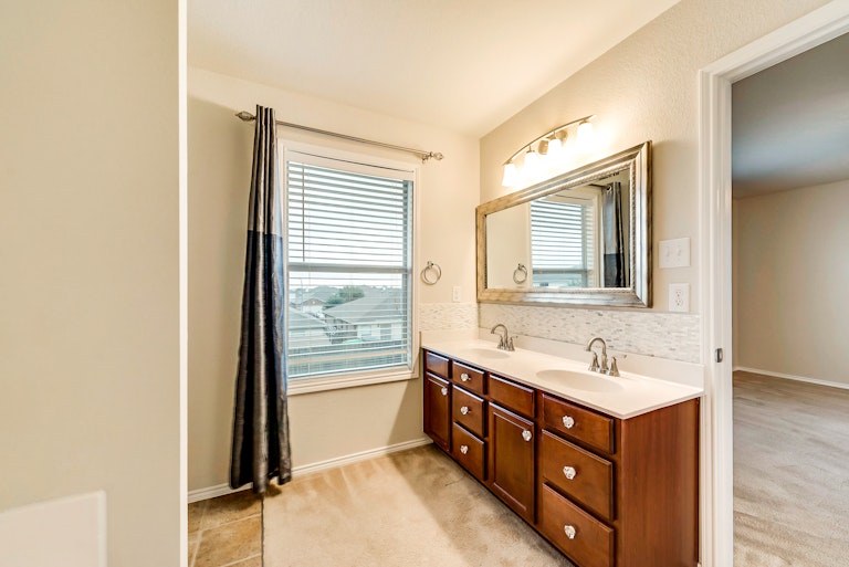 Photo 21 of 27 - 8520 Cumberland Gap Dr, Fort Worth, TX 76244