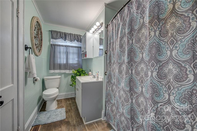 Photo 17 of 22 - 502 W Trade St, Dallas, NC 28034