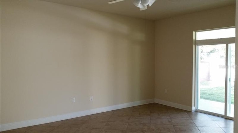 Photo 9 of 25 - 1229 Hillandale Reserve Dr, Tampa, FL 33613