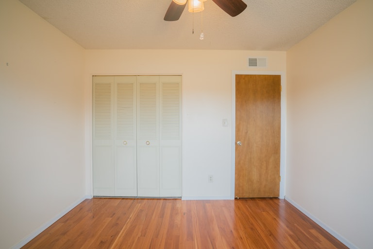Photo 14 of 17 - 4033 W Hatcher Rd, Phoenix, AZ 85051