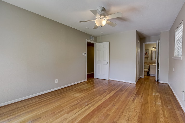 Photo 6 of 29 - 3470 Timberview Rd, Dallas, TX 75229
