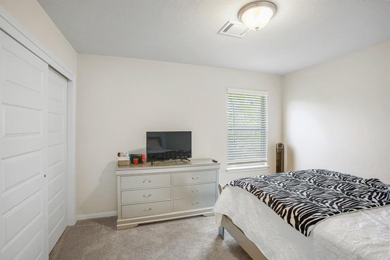 Photo 29 of 31 - 227 Murrieta Ln, Rosharon, TX 77583