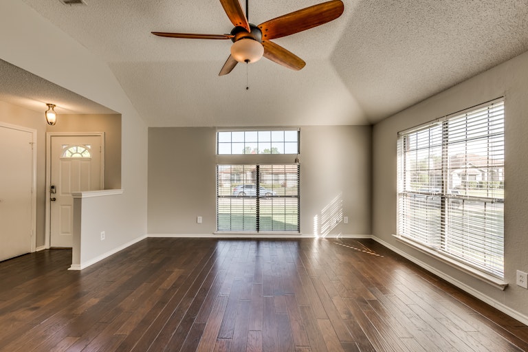 Photo 11 of 26 - 2612 Trumpet Dr, Rowlett, TX 75089